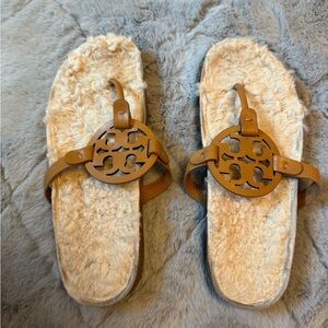 Tory Burch Miller Cloud Shearling Nappa Leather sandal thong caramel size 9